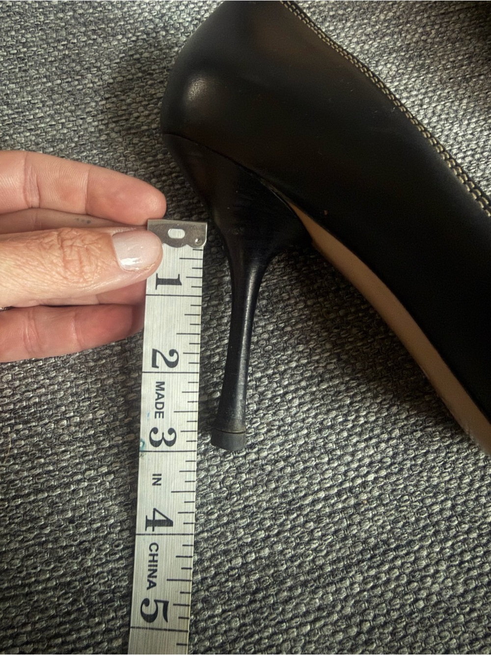 Gucci Black Leather Heel Pumps with GG Medallion - Picture 10 of 10